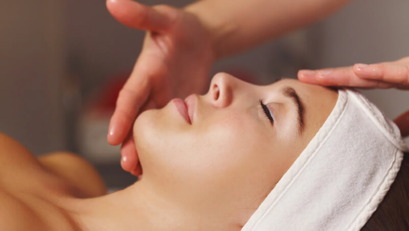 12 động tác massage mặt