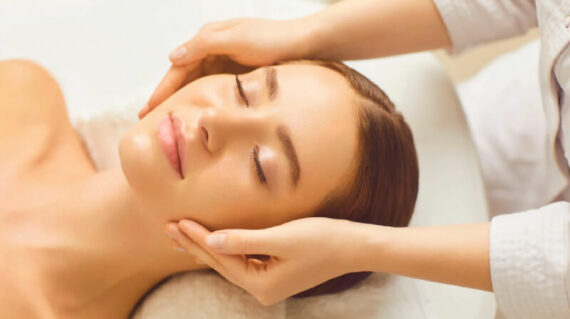 12 động tác massage mặt