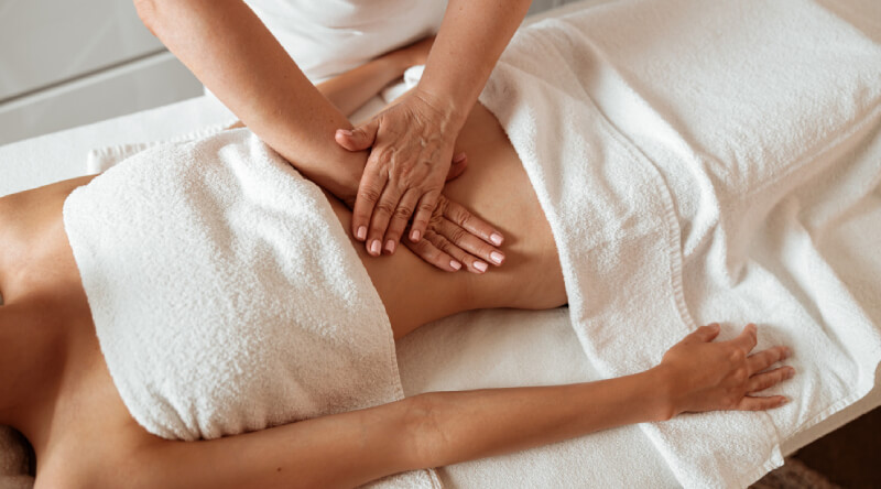 cách massage bụng bằng rượu gừng