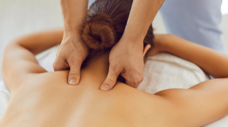 cách massage lưng để giảm mệt mỏi