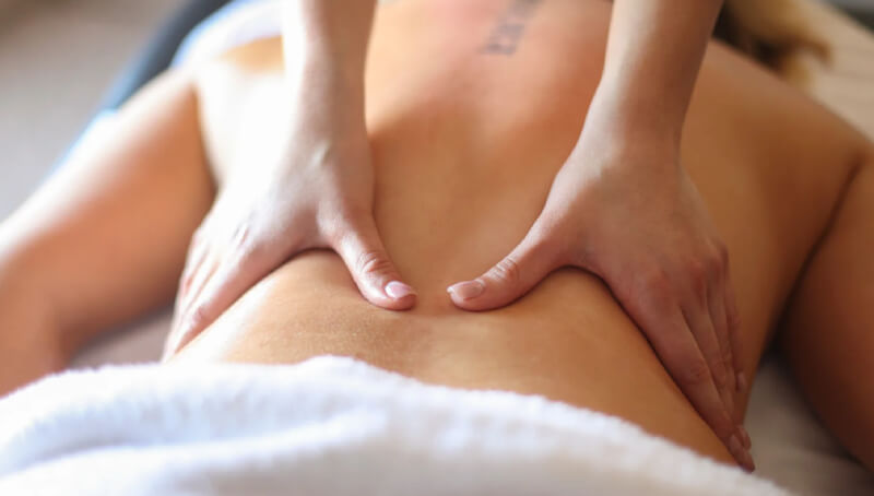 cách massage lưng để giảm mệt mỏi