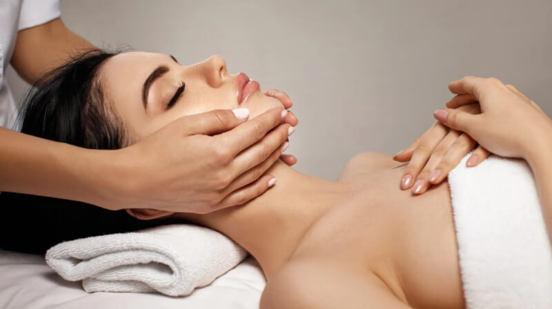 cách massage mặt chuyên nghiệp