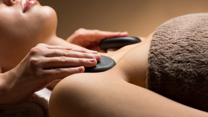 cách sử dụng đá nóng massage