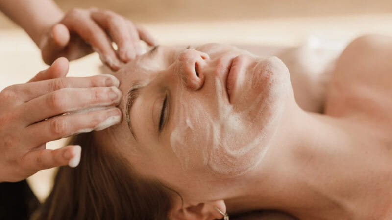 massage mặt cho bà bầu