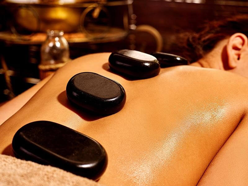 bị cảm cúm nên làm massage với đá nóng không