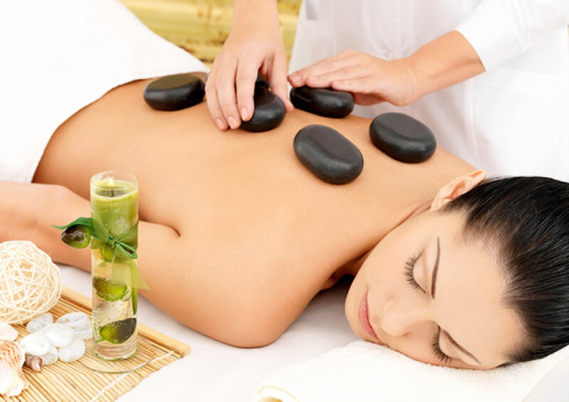 bị cảm cúm nên làm massage với đá nóng không