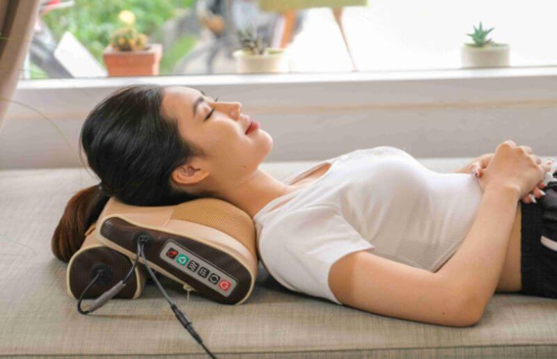 gối massage hồng ngoại loại nào tốt